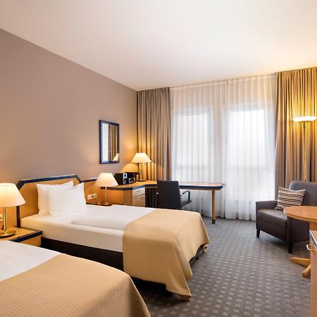 Holiday Inn Hamburg, an IHG Hotel Bagian luar foto