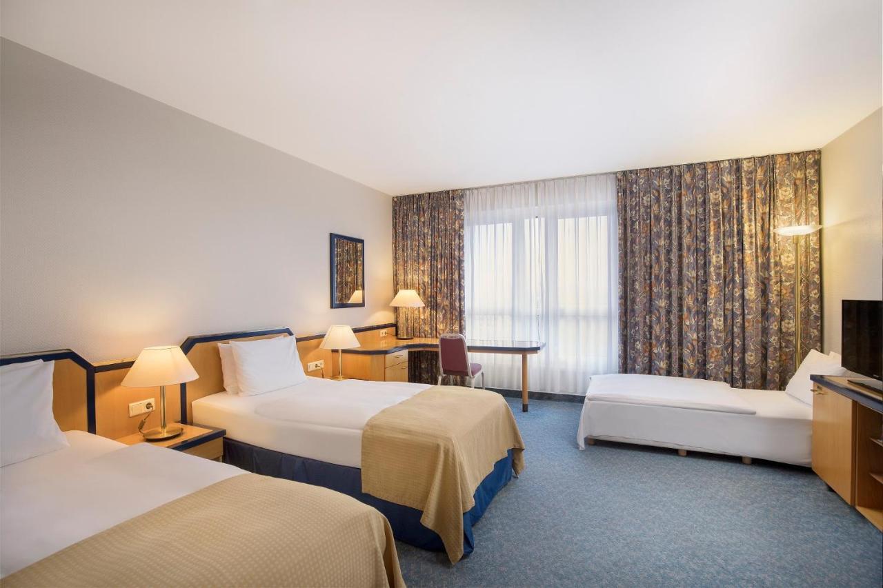 Holiday Inn Hamburg, an IHG Hotel Bagian luar foto