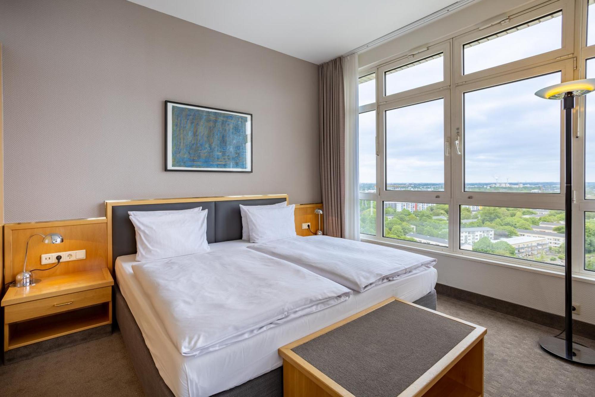 Holiday Inn Hamburg, an IHG Hotel Bagian luar foto
